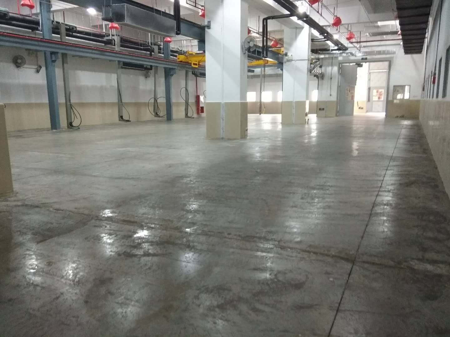 為什么我不爽快地告訴你環(huán)氧地坪漆施工價格是多少錢一平方？