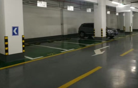 環(huán)氧地坪漆的面漆施工后會不會自然流平？